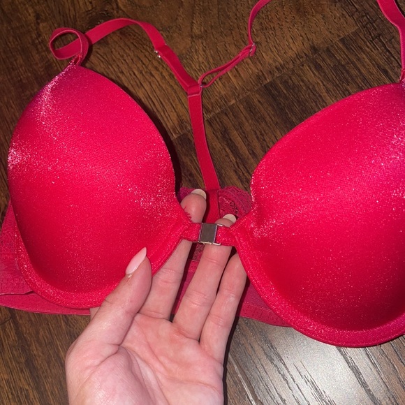 Update * 2 bras together - Size 34 C red, black doesn’t have tag - Picture 2 of 16
